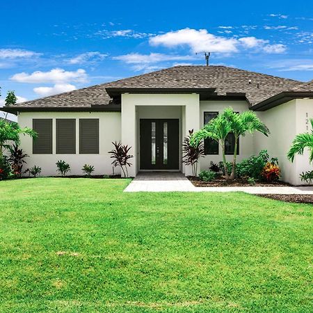 Perfect Oasis Retreat ! 2023 Luxury Built Home, Heated Pool And Games Cape Coral Bagian luar foto