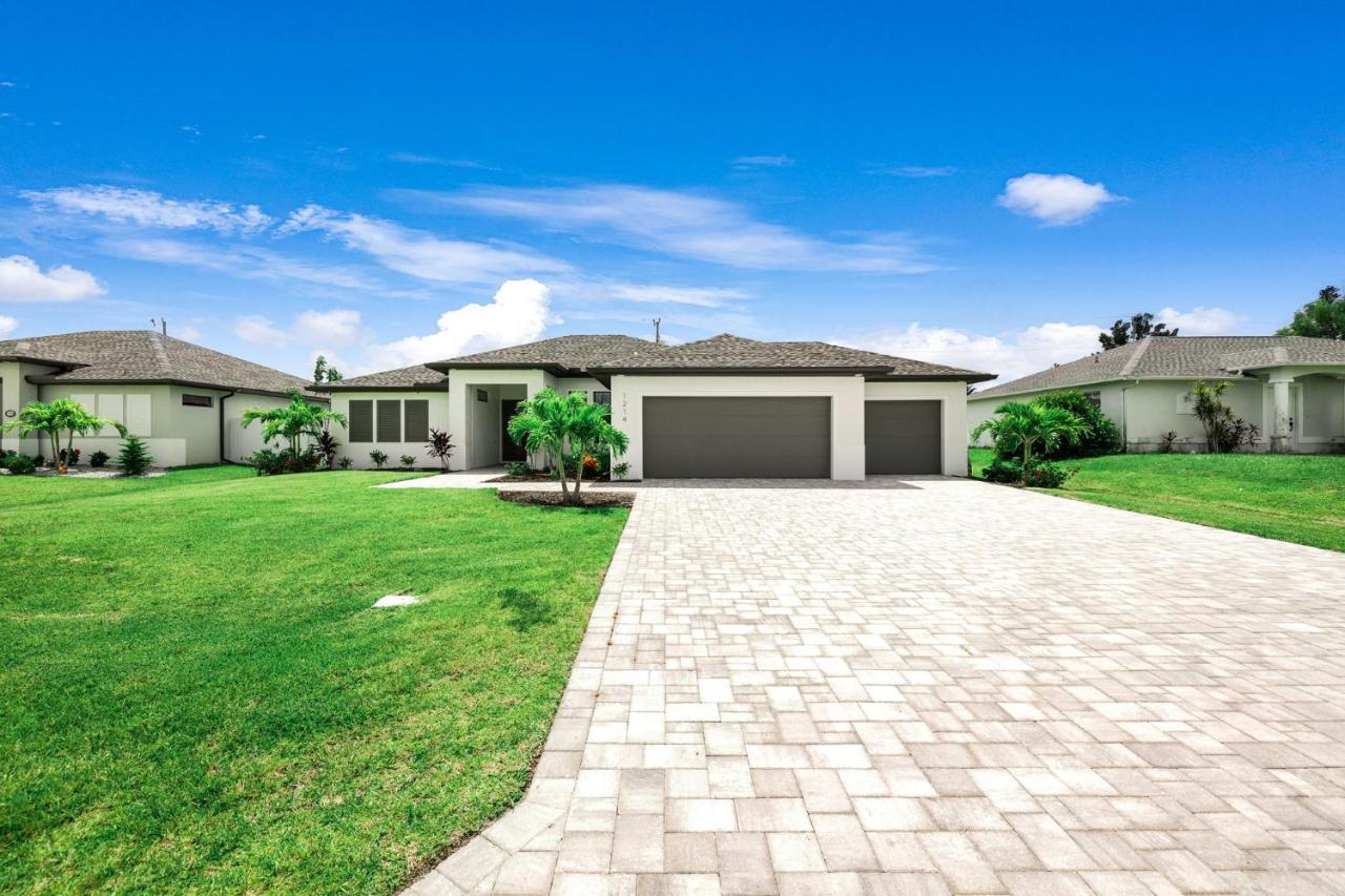 Perfect Oasis Retreat ! 2023 Luxury Built Home, Heated Pool And Games Cape Coral Bagian luar foto